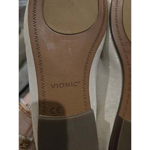 Vionic Women's Willa II Gold Leather Slip-On Loafers Size 8 Casual - Picture 8 of 9